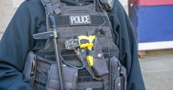 taser-polizia-australia-95-anni