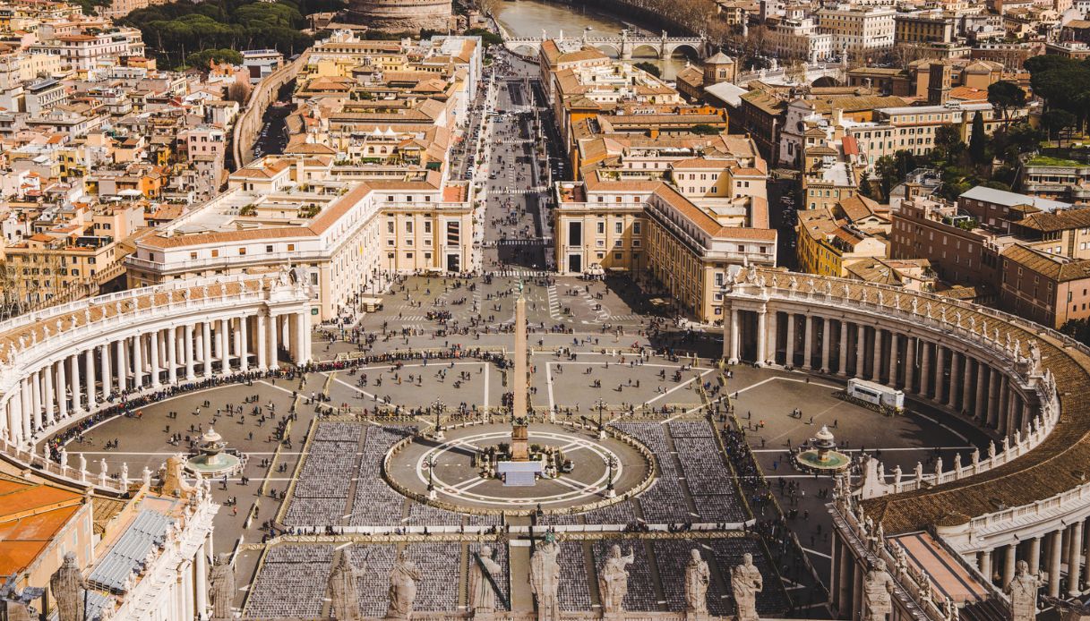Auto fa irruzione in Vaticano e la Gendarmeria spara per fermarla