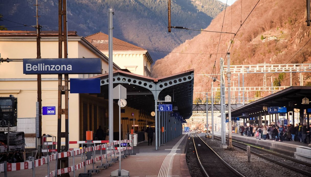 Incidente sui binari del treno a Bellinzona: traffico ferroviario bloccato, 66enne in gravi condizioni