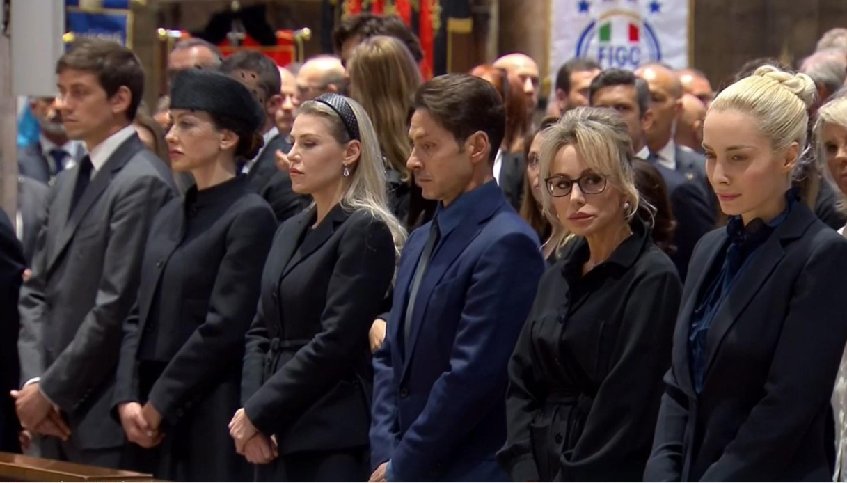 Dall assemblea Fininvest 100 Milioni Di Dividenti Agli Eredi Di 