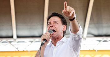 conte-berlusconi-manifestazione-roma-m5s