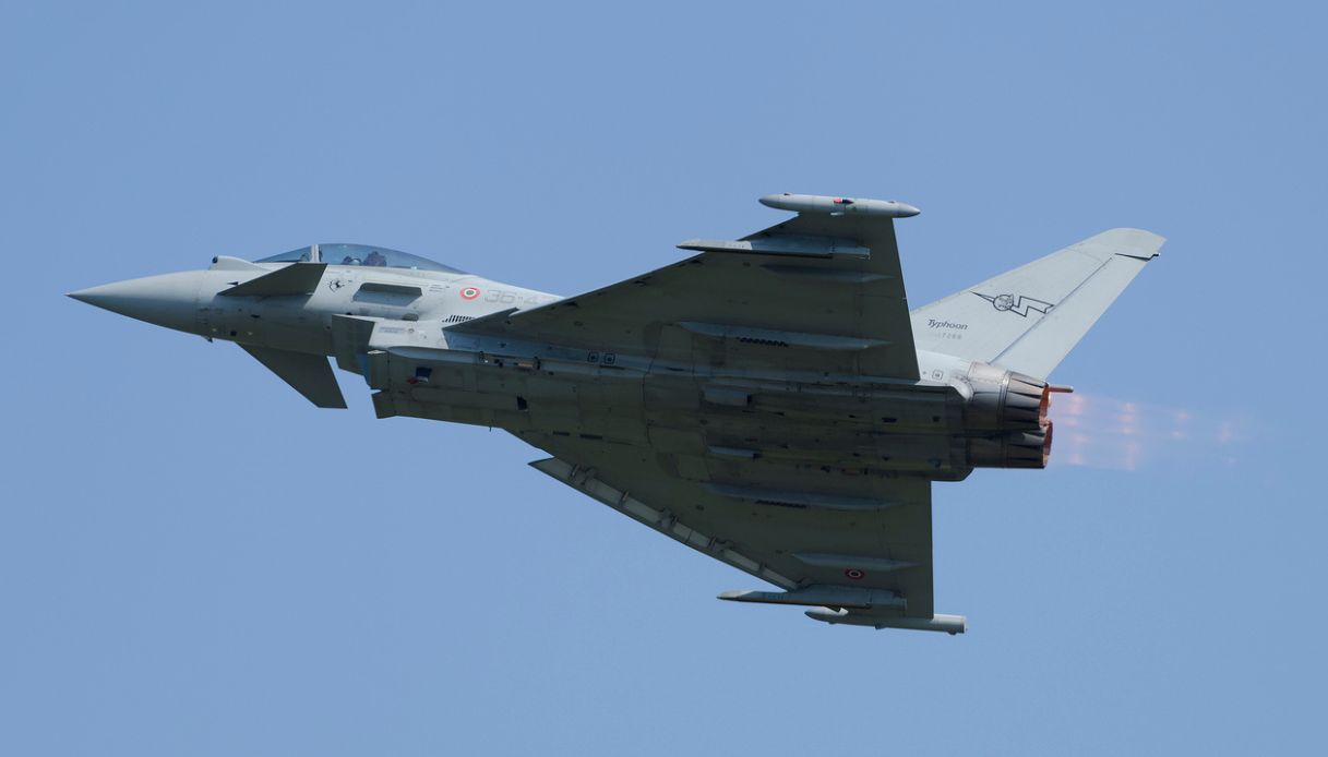 A Ferrara scatta l allarme e 2 Eurofighter sorvolano la citt