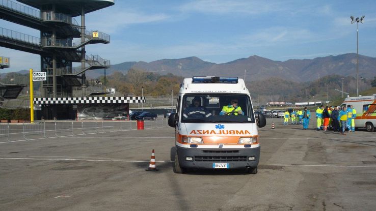 Cade in pista al Mugello durante le libere di Coppa Italia Velocità ...