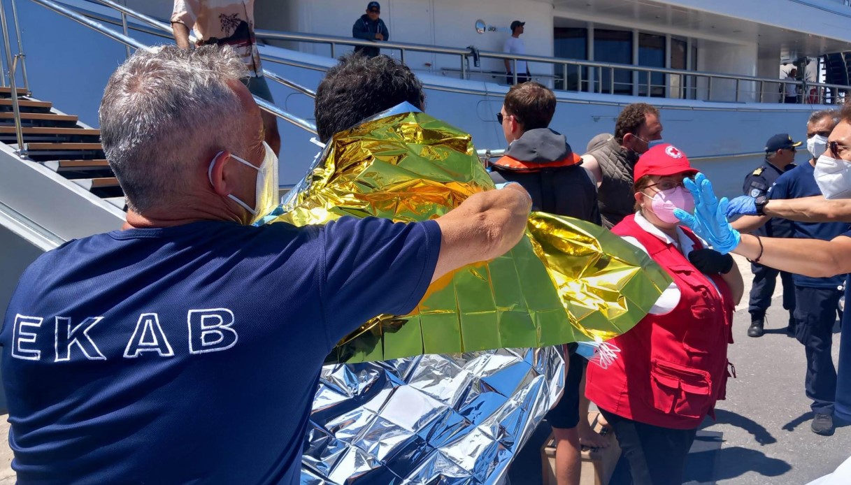Almeno 100 bambini nella stiva del peschereccio naufragato in Grecia: il racconto agghiacciante dei testimoni