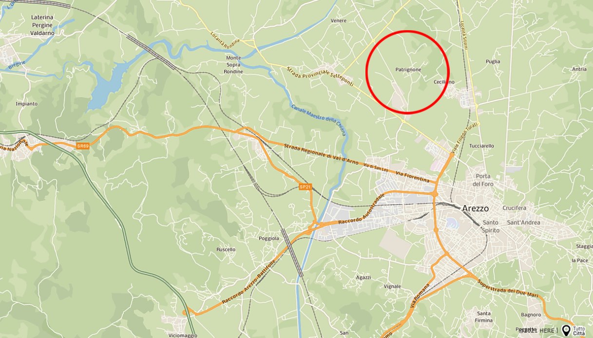 Incidente tra furgone e moto nella provincia di Arezzo: morto a Patrignone motociclista 31enne dopo schianto