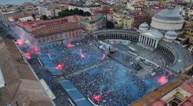 Partita la festa scudetto del Napoli all'ultima giornata: la gioia della  città dentro e fuori il Maradona