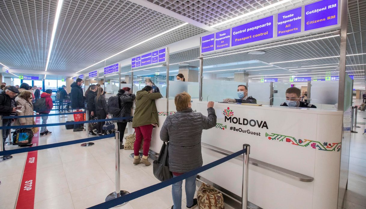 Due morti all'aeroporto di Chisinau in Moldavia: uno straniero avrebbe sparato dopo ingresso negato nel Paese