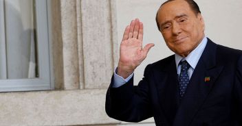 Il funerale di Silvio Berlusconi secondo l'intelligenza artificiale
