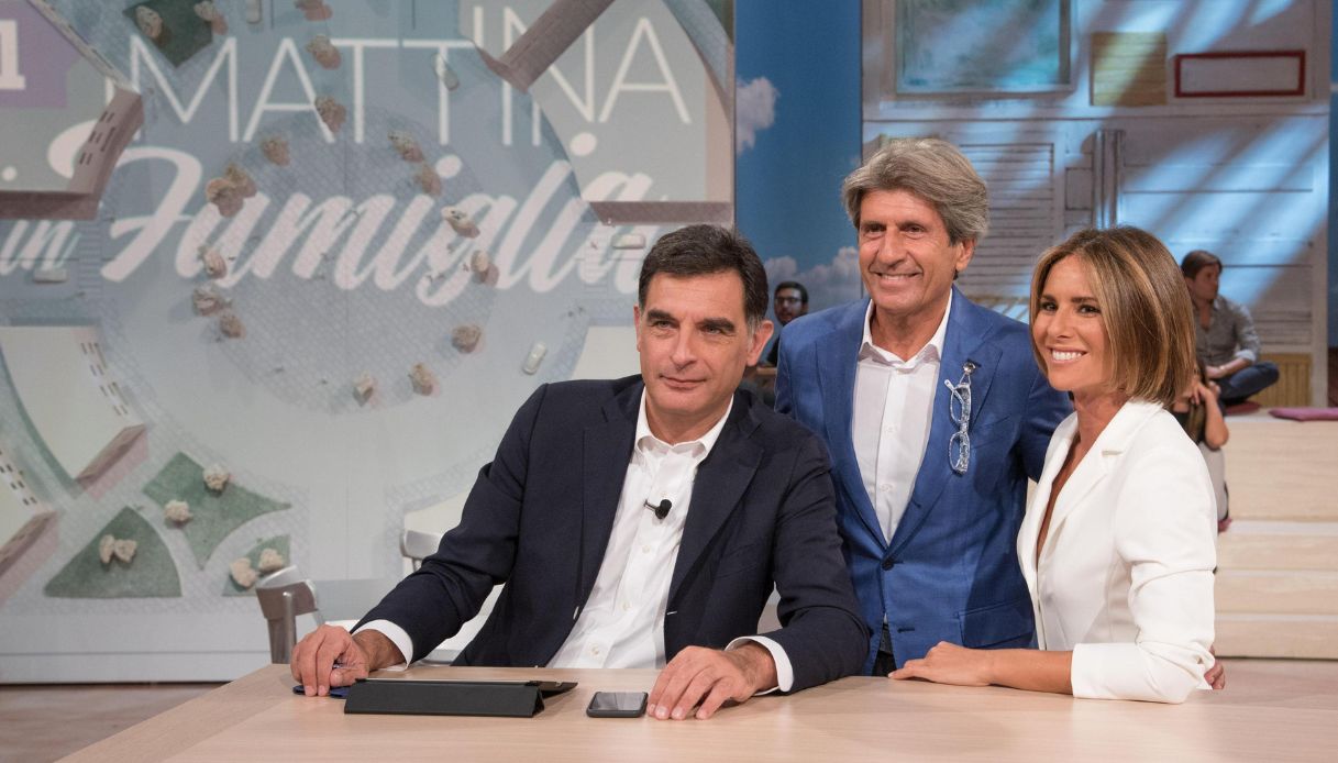 Tiberio Timperi e Gianni Ippoliti litigano a UnoMattina in diretta durante la rassegna stampa Tiberio Timperi e Gianni Ippoliti litigano a UnoMattina in diretta durante la rassegna stampa