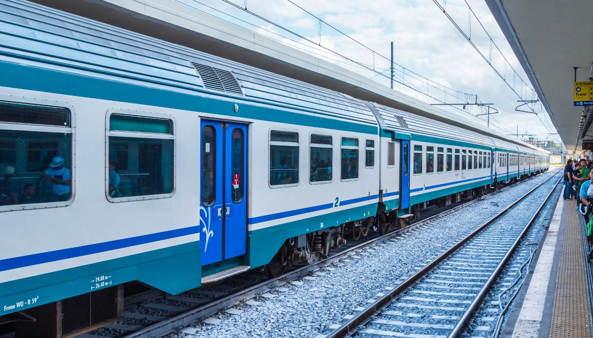 Accoltellamento in treno: tre feriti sulla linea La Spezia - Como