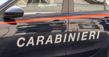 versa-benzina-su-pianerottolo-dell-ex-arrestato-a-milano