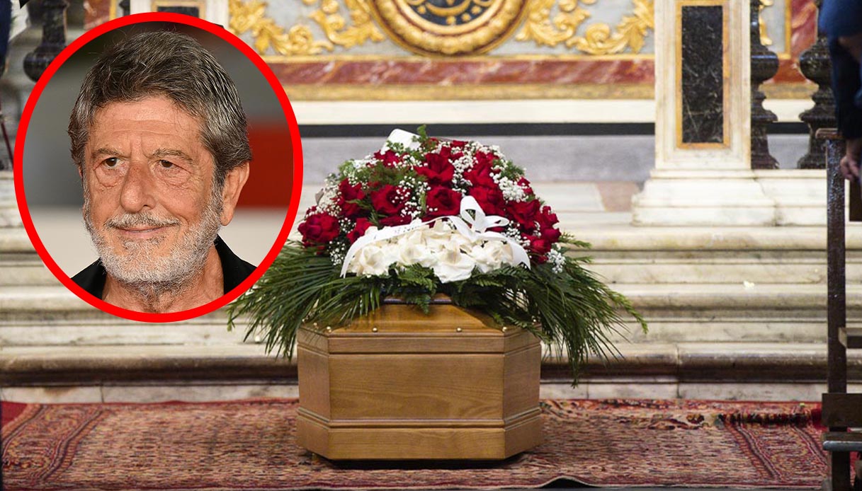Ai funerali di Andrea Purgatori tanti amici da Saviano a Giletti e Mentana: bara portata dai vigili del fuoco