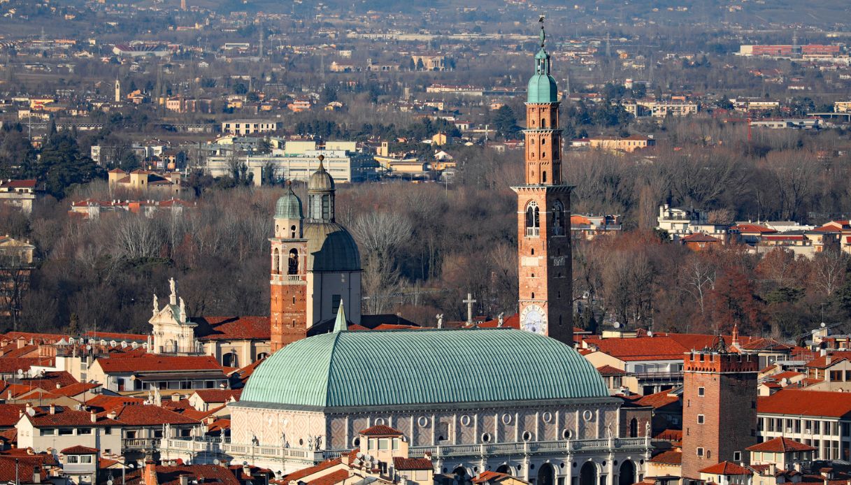 Basilica Palladiana di Vicenza imbrattata, i responsabili sono due soldati americani