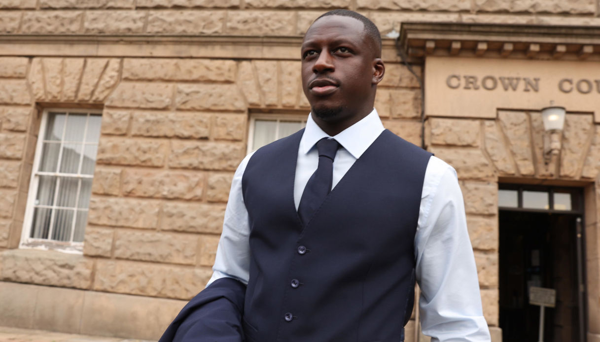 Il calciatore Benjamin Mendy lascia il palazzo di Giustizia di Chester