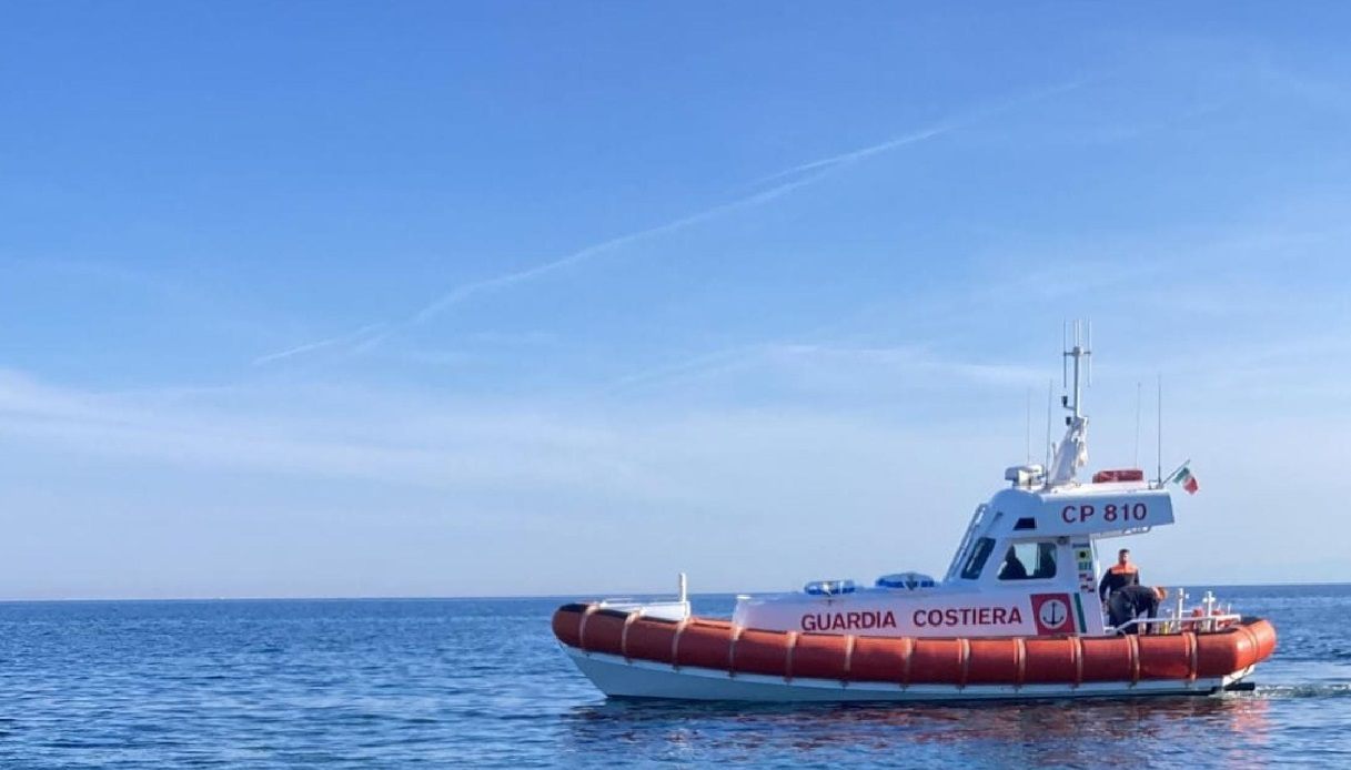 Cadavere mutilato trovato in mare in Liguria.