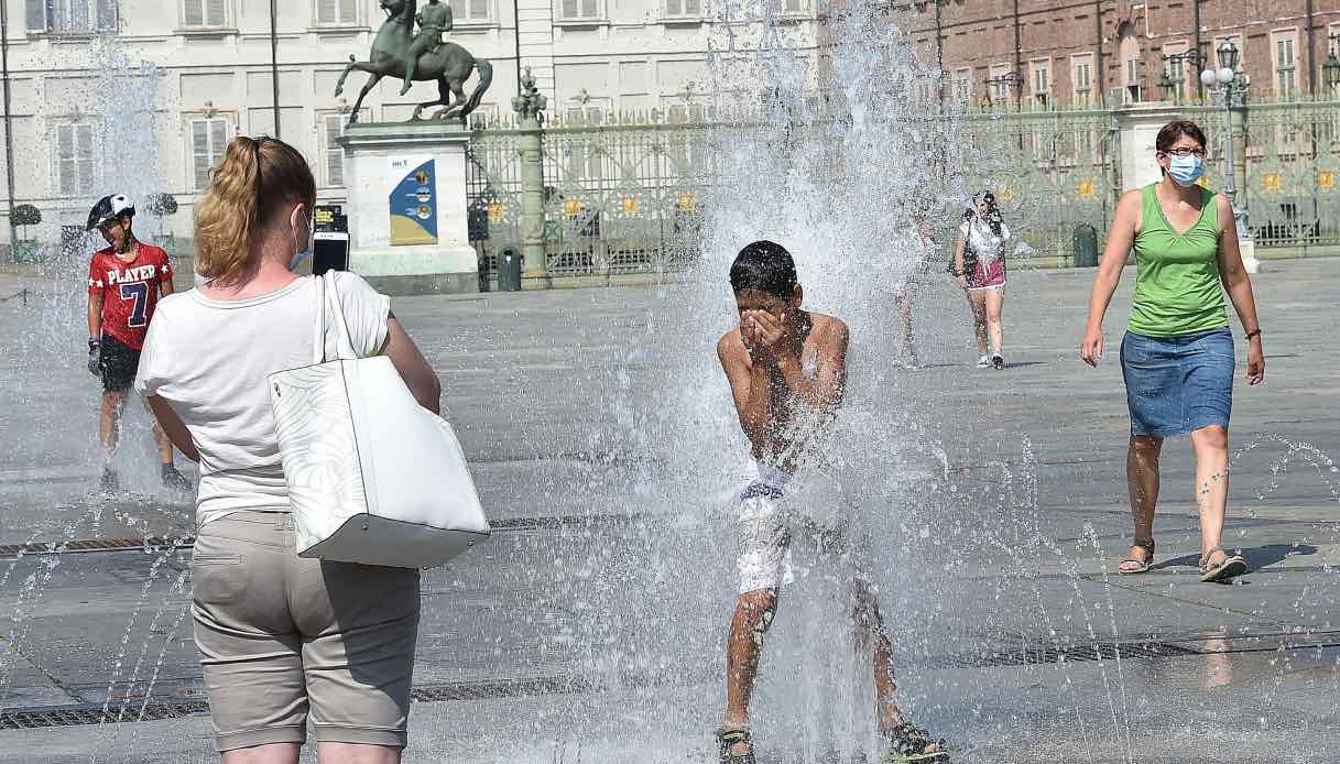 Caldo record in Italia e bollino rosso in 20 città: quali sono quelle più roventi e quando finirà l'afa