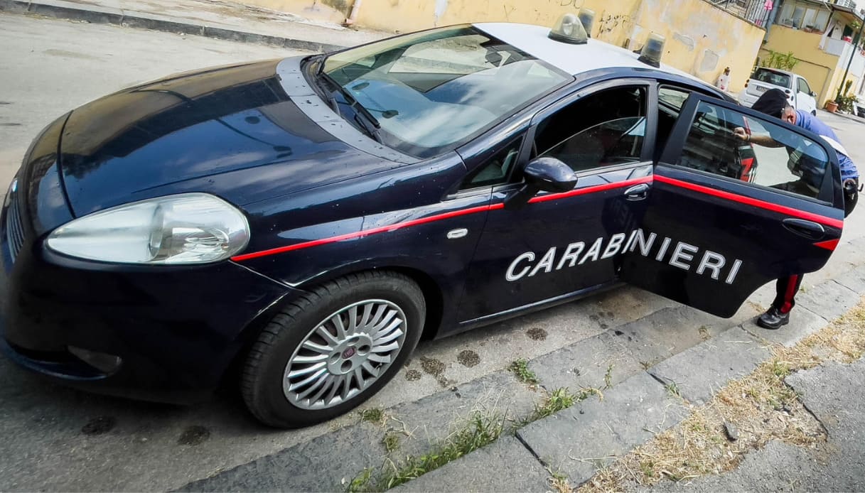 12enne Punta Un Coltello Alla Gola Di Un Amico A Napoli: Sorpreso Dai ...