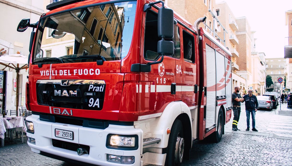 Incendio In Un Palazzo A Firenze: Ustionata Una Donna, Un Uomo Si Sente ...