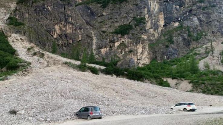 Il Video Della Frana A Colfosco In Alta Badia Travolte Le Auto il-video-della-frana-a-colfosco-in-alta-badia-travolte-le-auto