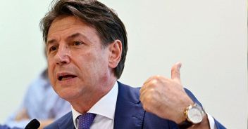 Salario minimo, critiche a Meloni da Conte