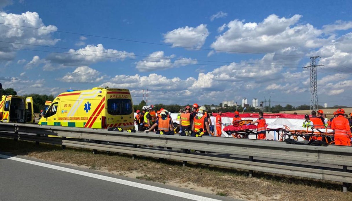 Incidente d'autobus in Repubblica Ceca: 74 feriti e un morto