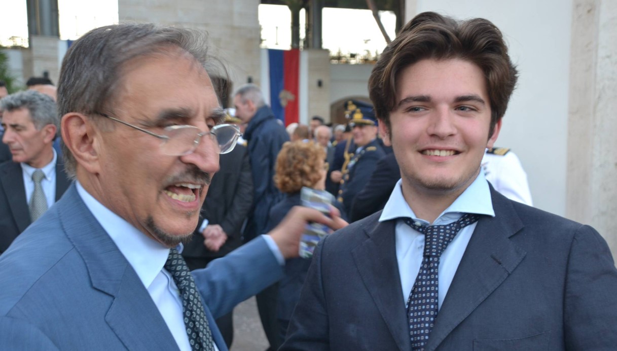 Il padre della ragazza chiede la consegna della scheda sim di Leonardo La Russa Il padre della ragazza chiede la consegna della scheda sim di Leonardo La Russa