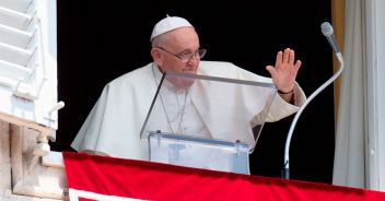 Papa Francesco distruggere grano