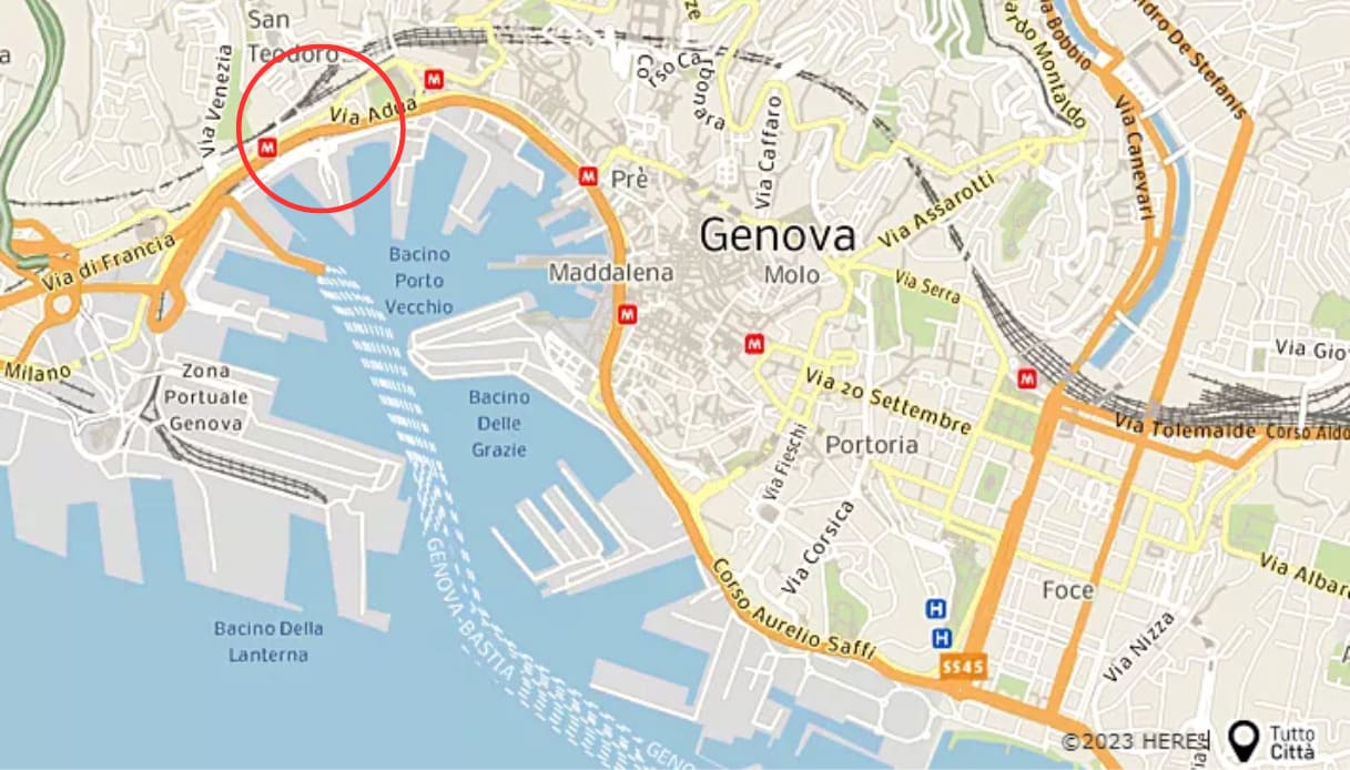 Motociclista muore in un incidente sulla sopraelevata di Genova a 42 anni: traffico in tilt in tutta la città