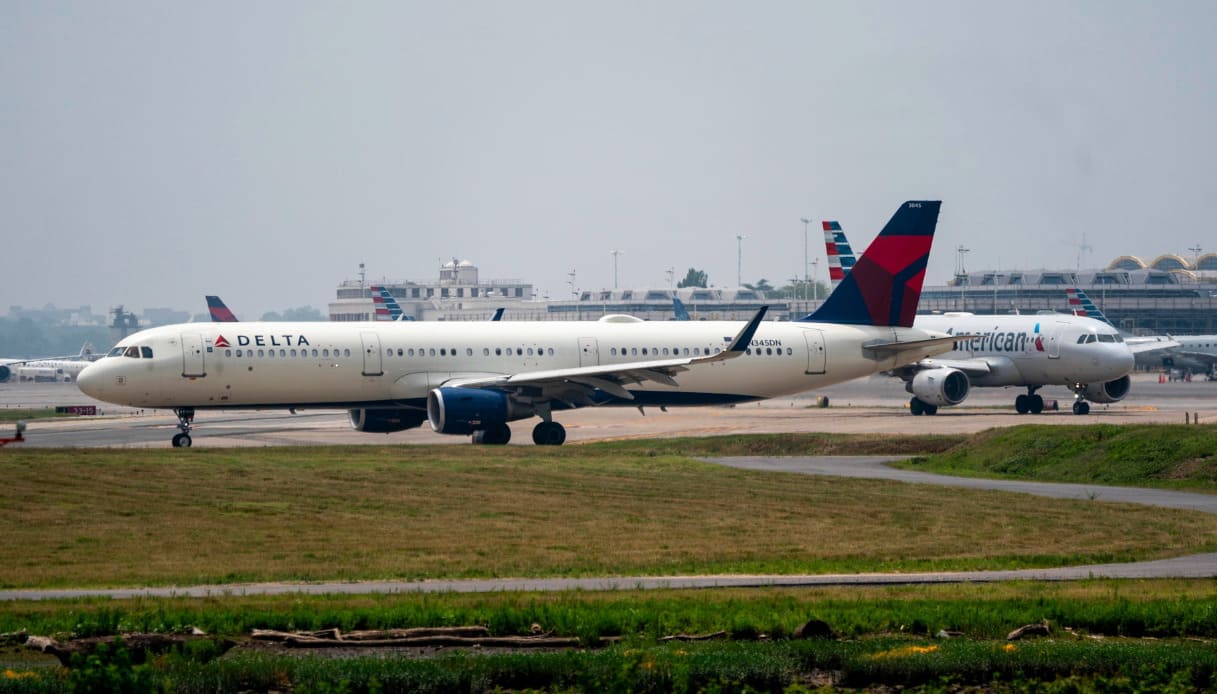 Paura su volo Delta Milano-Atlanta a causa di una forte turbolenza, 11 persone ricoverate in ospedale