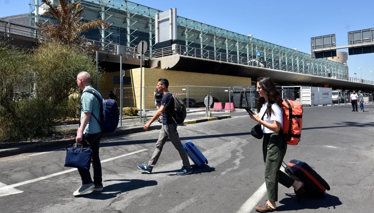 Riapre l’aeroporto di Catania dopo la chiusura per l’eruzione dell’Etna