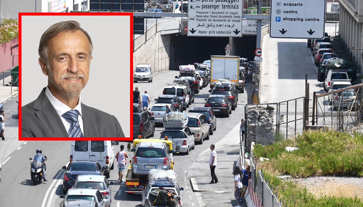 Travolto sulla A12 da un pullman mentre era in moto, morto manager