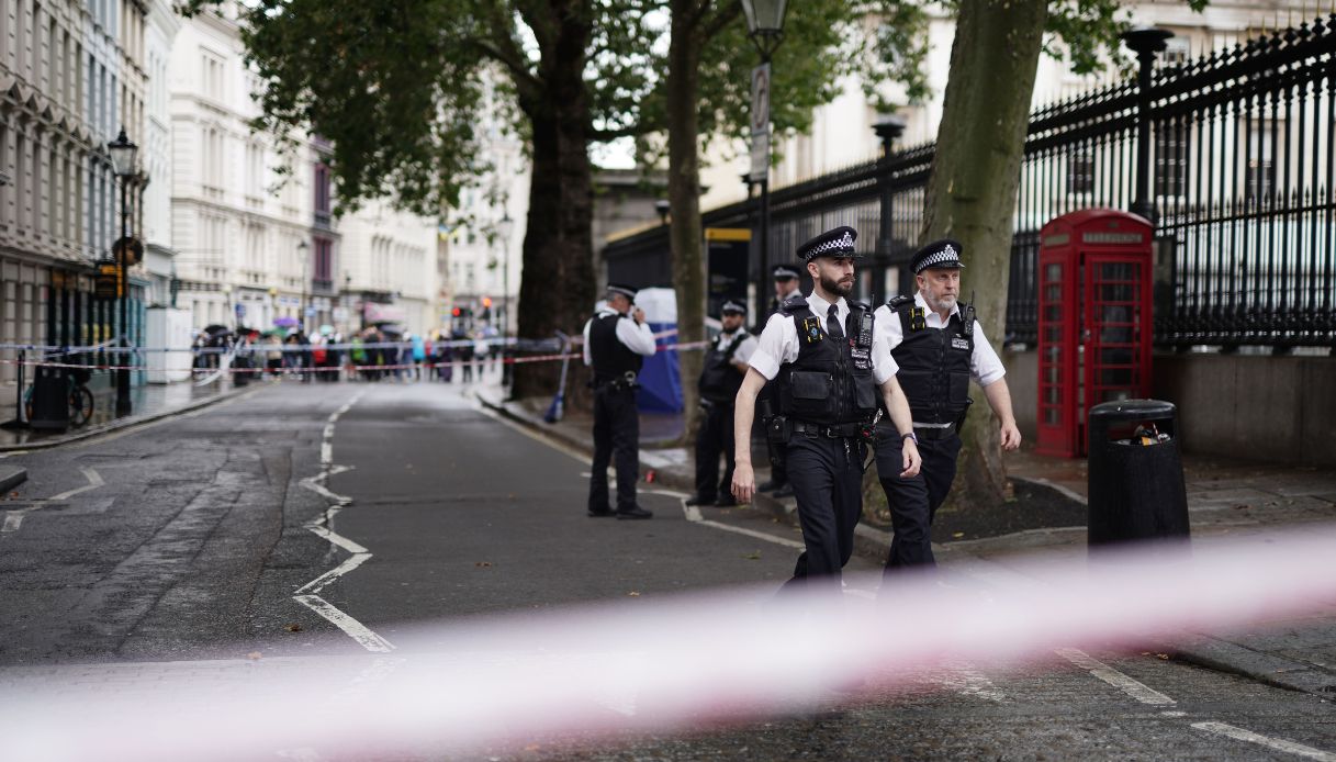 Paura a Londra, accoltellato un uomo davanti al British Museum: struttura evacuata, aggressore arrestato
