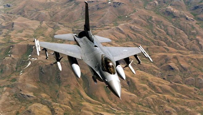 Biden dà il via libera per l&#039;addestramento di piloti ucraini sui caccia F-16