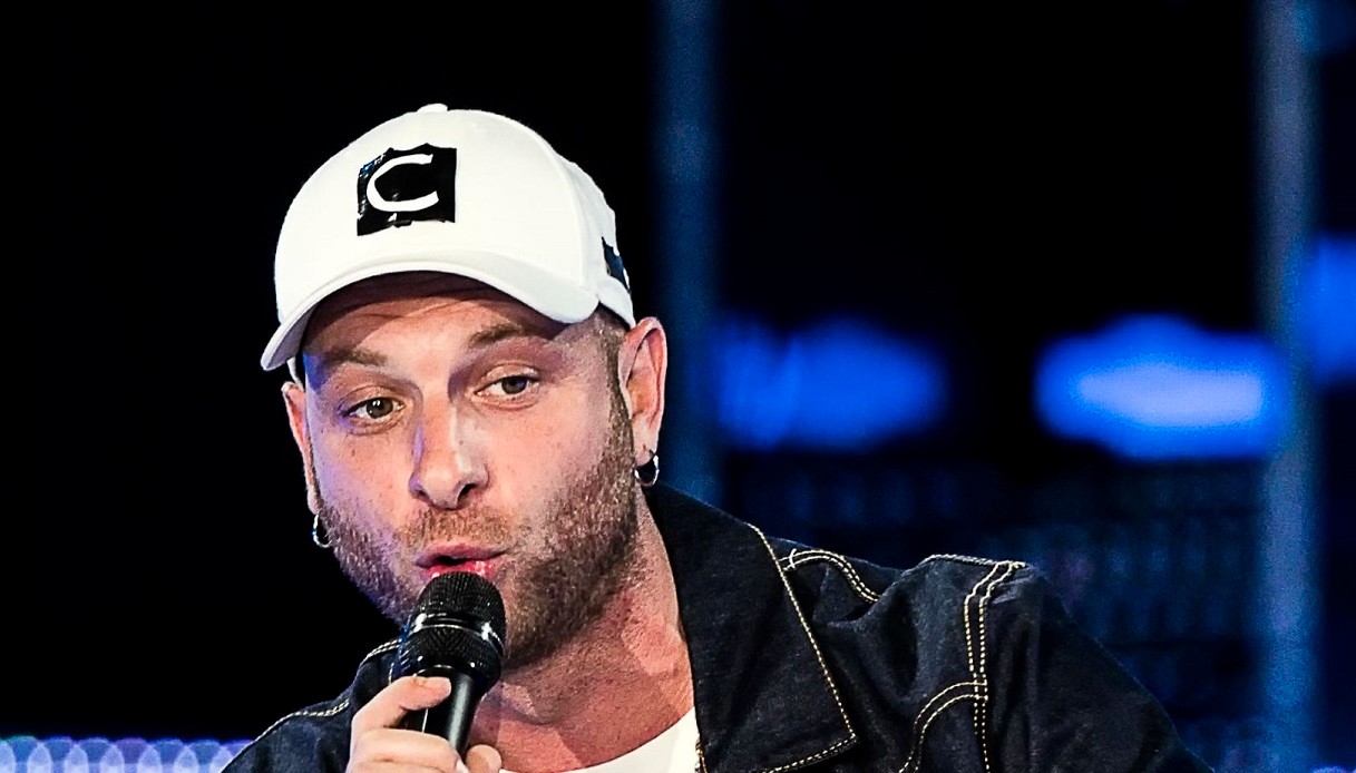 Clementino derubato a Napoli.