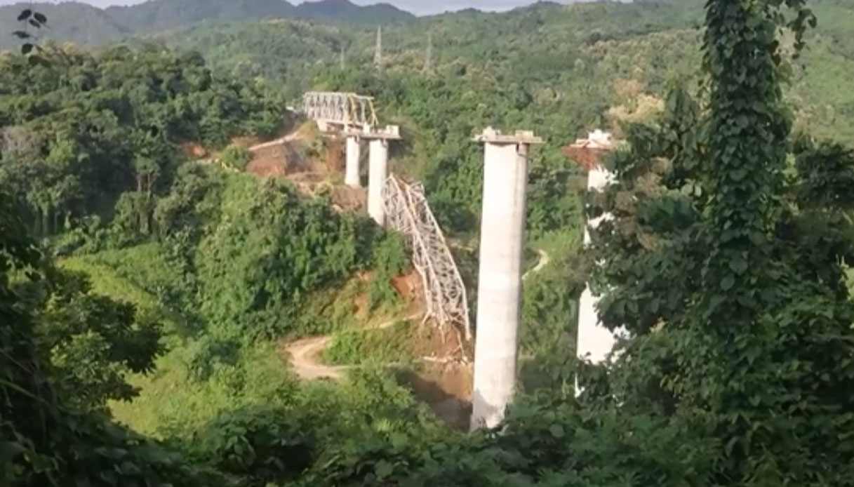 crollo ponte morti india