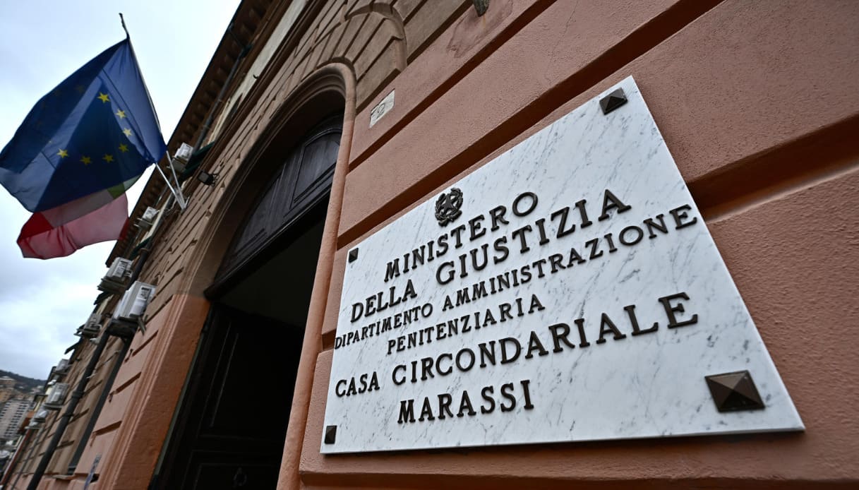 Proteste nel carcere di Genova Marassi: i detenuti manifestano contro l'aumento dei prezzi della spesa