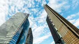 Il colosso immobiliare Evergrande dichiara bancarotta: shock in Cina, ora i mercati temono l'effetto domino