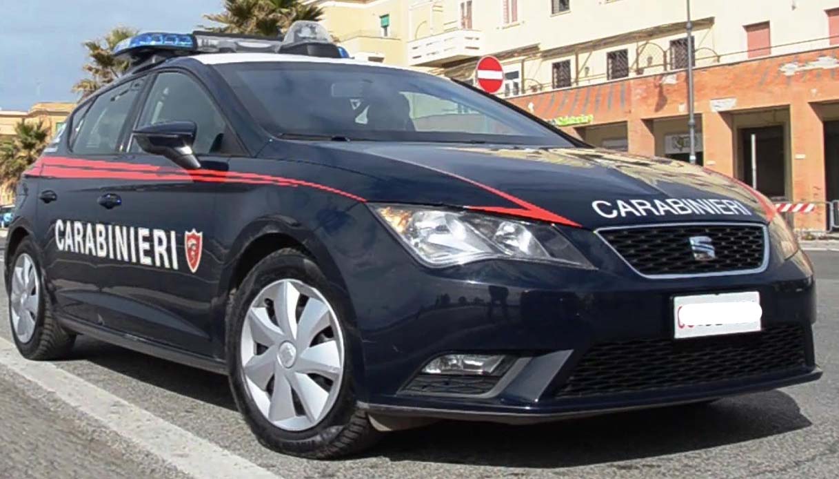 Scopre incesto a Chivasso tra la moglie e il figlio e chiama i carabinieri:  cosa non torna in questa storia