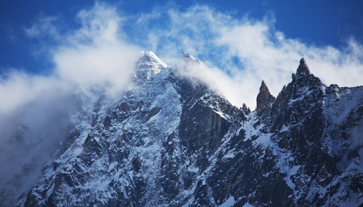 Accusa degli alpinisti alla donna dei record sul K2: “Il suo gruppo ha lasciato uno sherpa ferito in montagna”