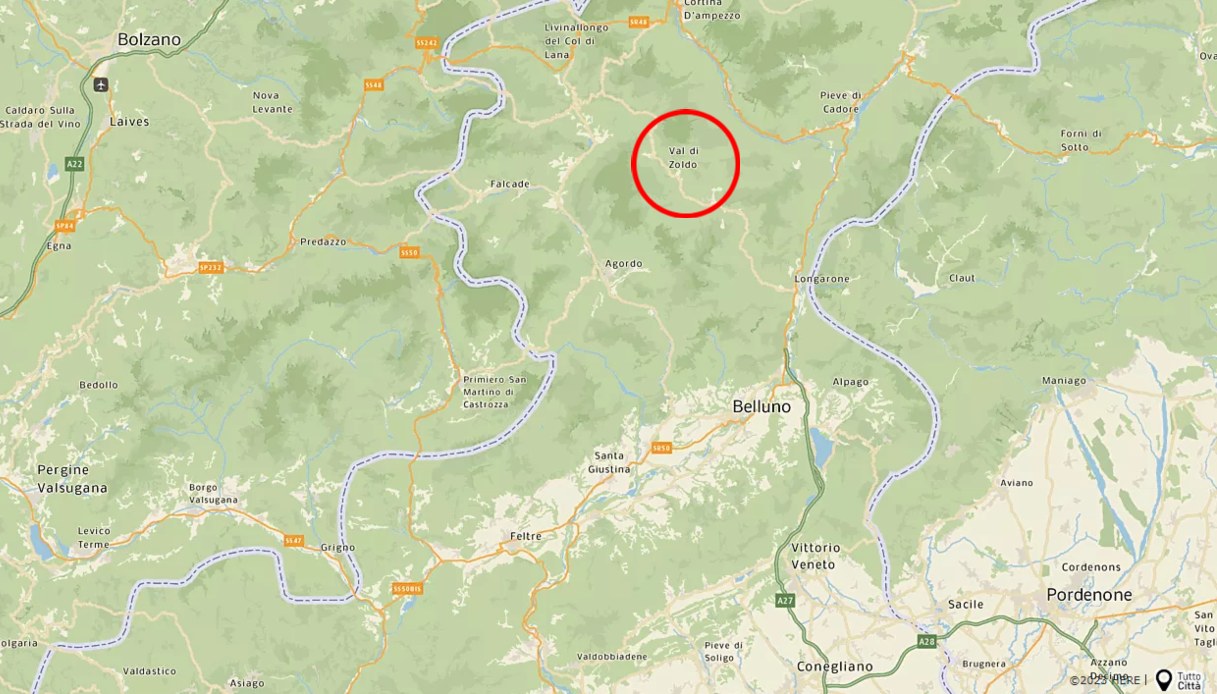 Nubifragio e colata di fango in Val di Zoldo: il video del maltempo sulle Dolomiti bellunesi, strade bloccate