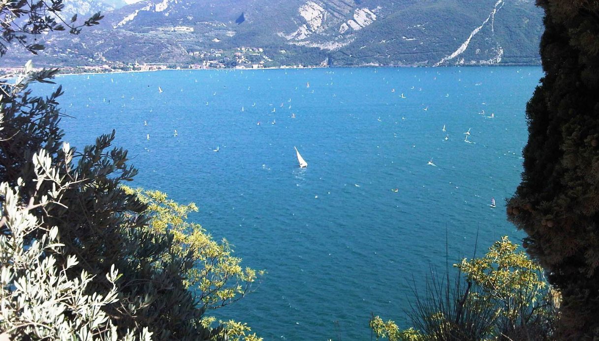 Uno scorcio sul lago di garda