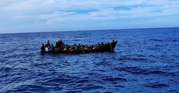 Barchino affonda, un disperso e 37 sbarcati a Lampedusa Foto Concetta Rizzo