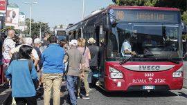 Treno della metro B deraglia a Roma, circolazione sospesa tra Laurentina e Piramide: paura tra i passeggeri