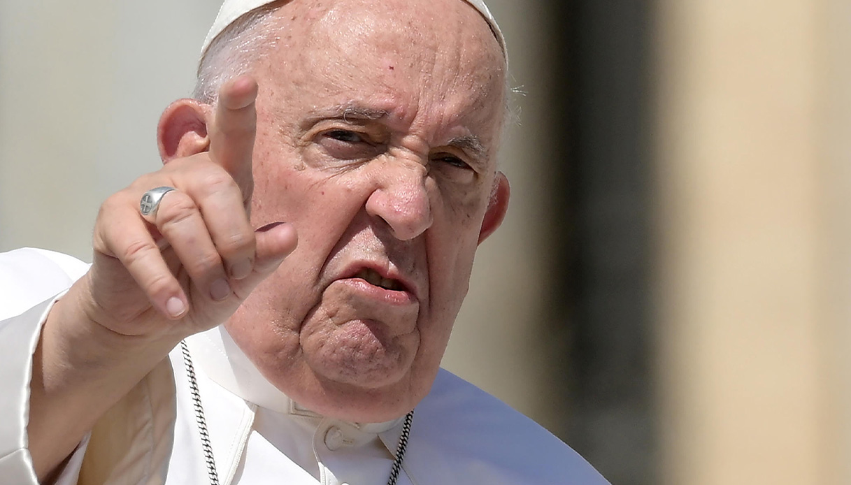 Strigliata del Papa ai negazionisti del cambiamento climatico: Pianeta  minacciato. Poi l'appello ai giovani