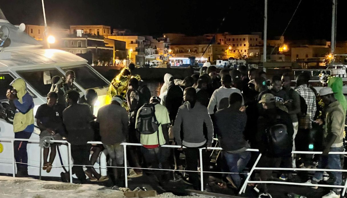 Uno sbarco di migranti a Lampedusa