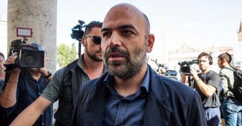 Roberto Saviano attacca ancora il "Governo di estrema destra" dopo il suo programma cancellato dalla Rai