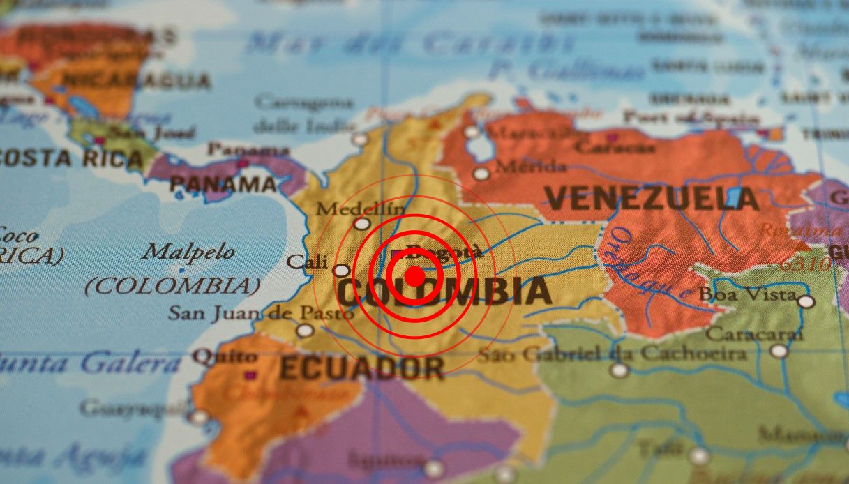 A strong earthquake with a magnitude of 6.1 shakes Colombia, shaking fear and people on the streets of Bogota