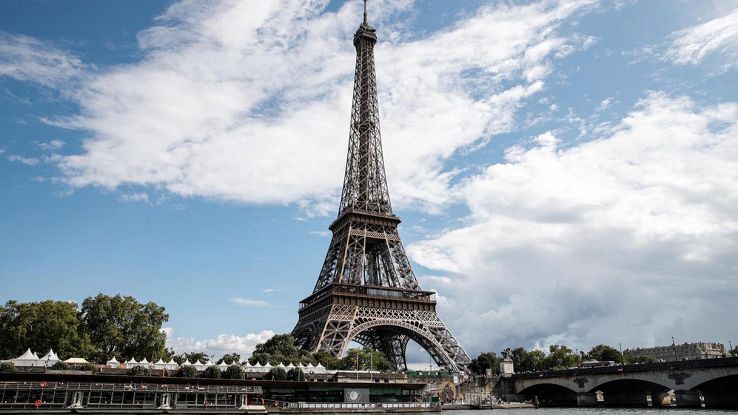 Ma la Torre Eiffel è andata a fuoco? La verità!