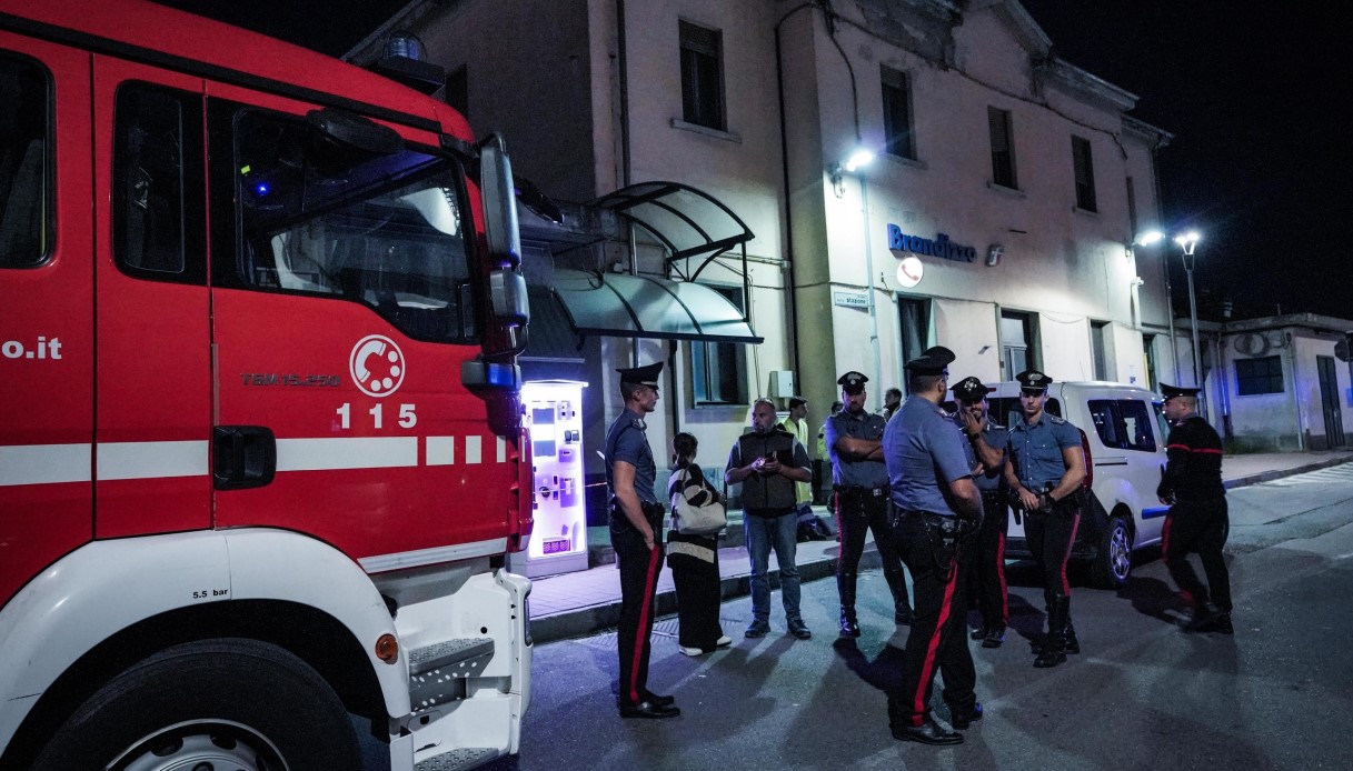 Operai travolti e uccisi dal treno mentre erano al lavoro sui binari a Brandizzo vicino Torino