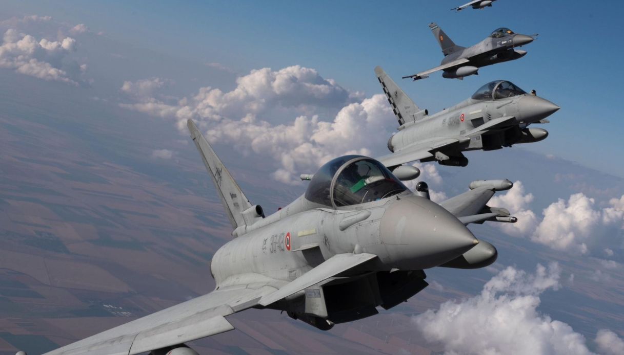 Due F-35 italiani intercettano caccia russi nello spazio aereo Nato in Polonia